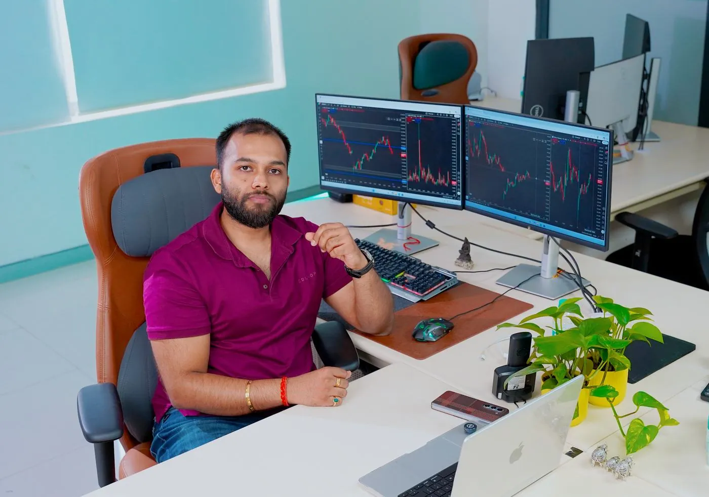 Ayush Maurya at his dual-monitor trading desk with live charts